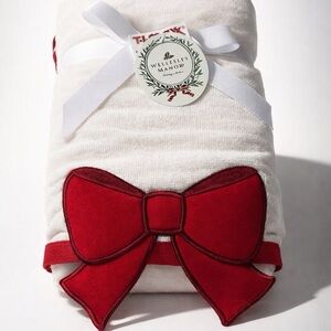 Wellesley Manor Festive Hand Towel Set with Red Bow Design 2 Packs total